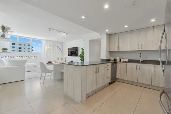 En Renta 7525 E Treasure Drive 710, North Bay Village, FL 33141, North Bay Village, FL 33141
