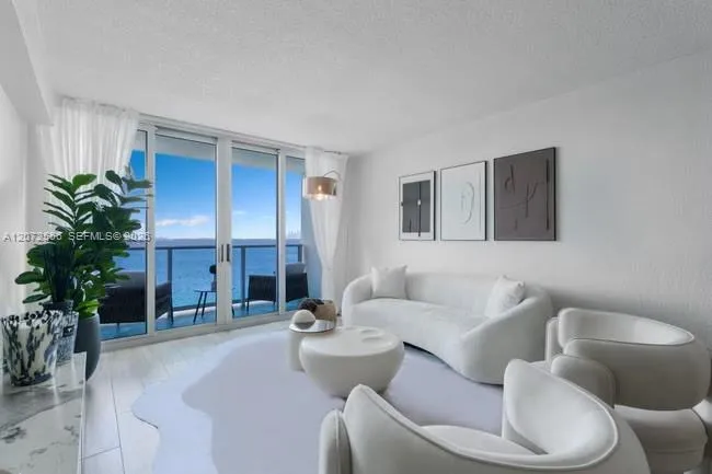 Foto de propiedad en 7525 E Treasure Drive 911, North Bay Village, FL 33141 North Bay Village con MLS# 