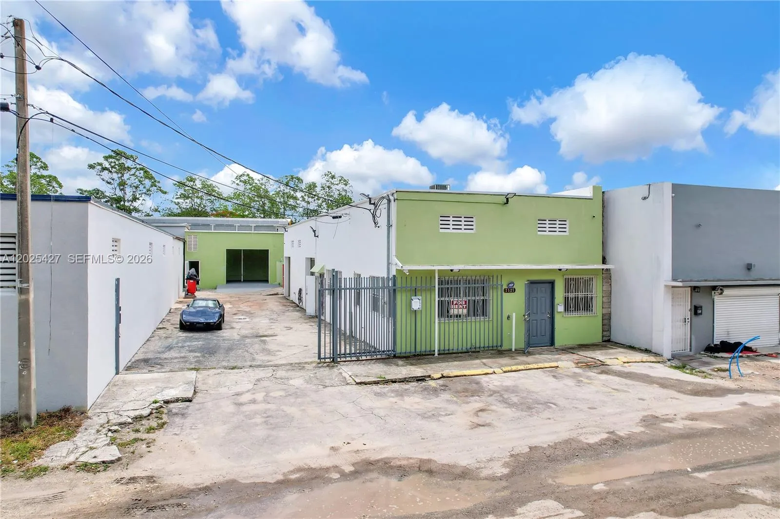 Foto de propiedad en 7525 NE 3rd Place, Miami, FL 33138 Miami con MLS# 