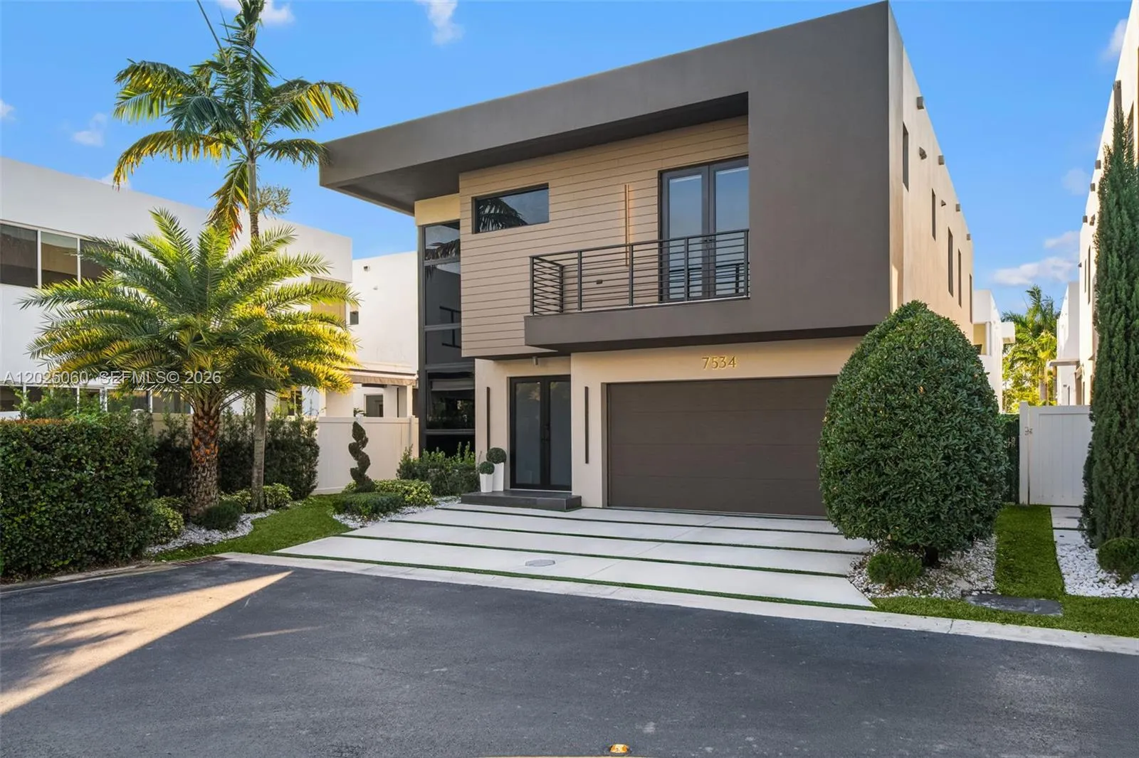 Foto de propiedad en 7534 NW 98th Avenue, Doral, FL 33178 Doral con MLS# 