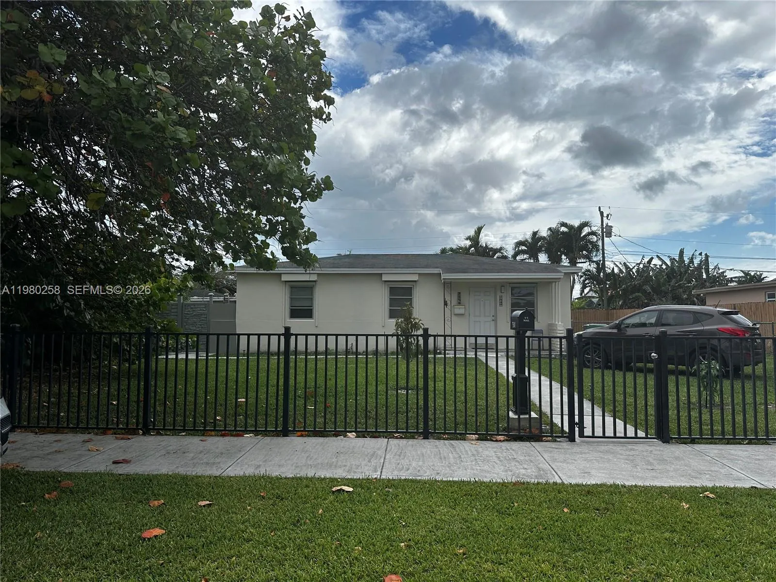 Foto de propiedad en 7540 SW 37th Street, Miami, FL 33155 Miami con MLS# 