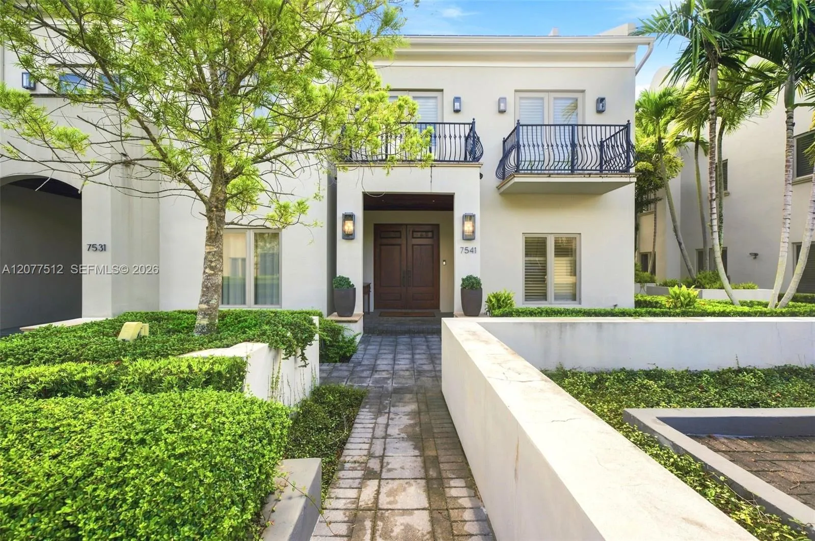 Foto de propiedad en 7541 SW 56th Court 7541, Miami, FL 33143 Miami con MLS# 