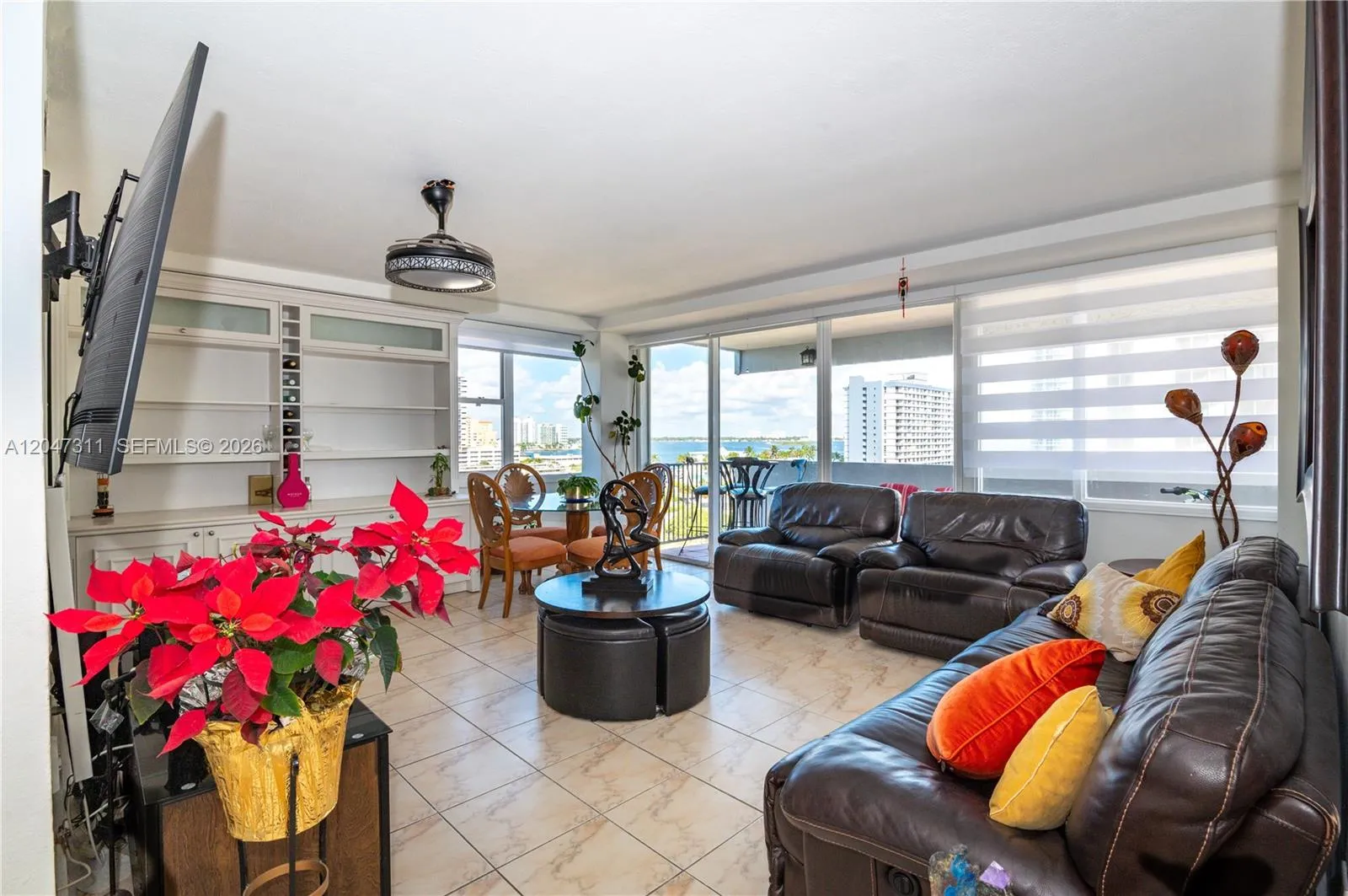 Foto de propiedad en 7545 E Treasure Drive 9B, North Bay Village, FL 33141 North Bay Village con MLS# 