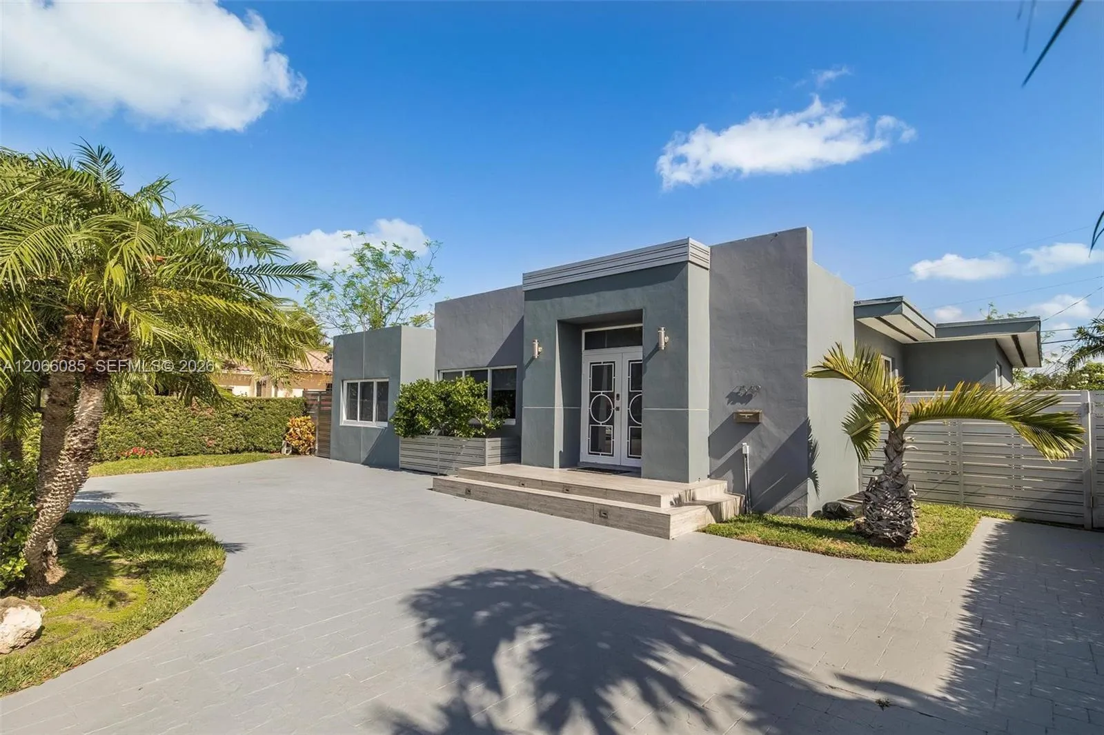 Foto de propiedad en 7549 Buccaneer Avenue 7549, North Bay Village, FL 33141 North Bay Village con MLS# 