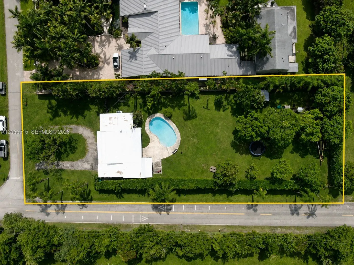 Foto de propiedad en 7550 SW 75th Street, Miami, FL 33143 Miami con MLS# 