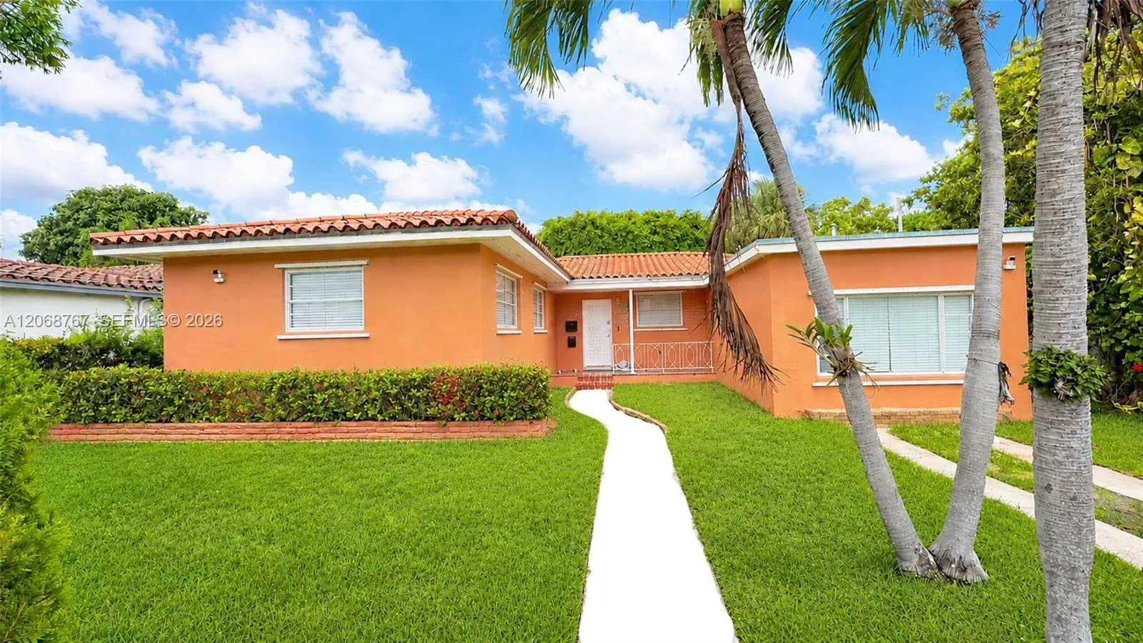 Foto de propiedad en 7552 Hispanola Avenue, North Bay Village, FL 33141 North Bay Village con MLS# 