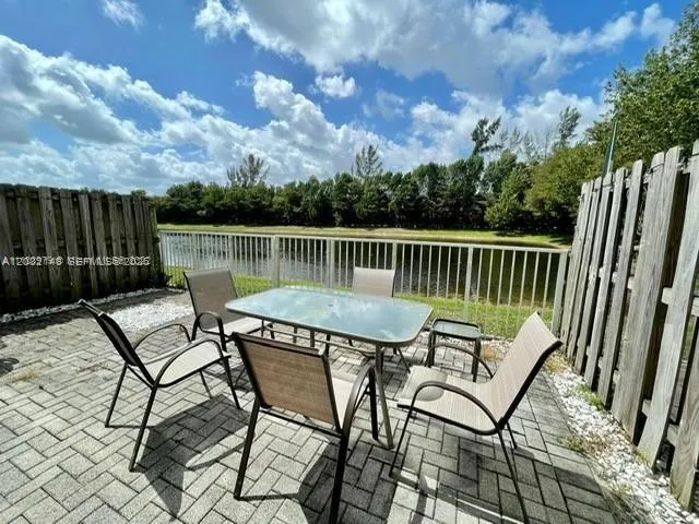 Foto de propiedad en 7560 NW 116th Avenue 7560, Doral, FL 33178 Doral con MLS# 
