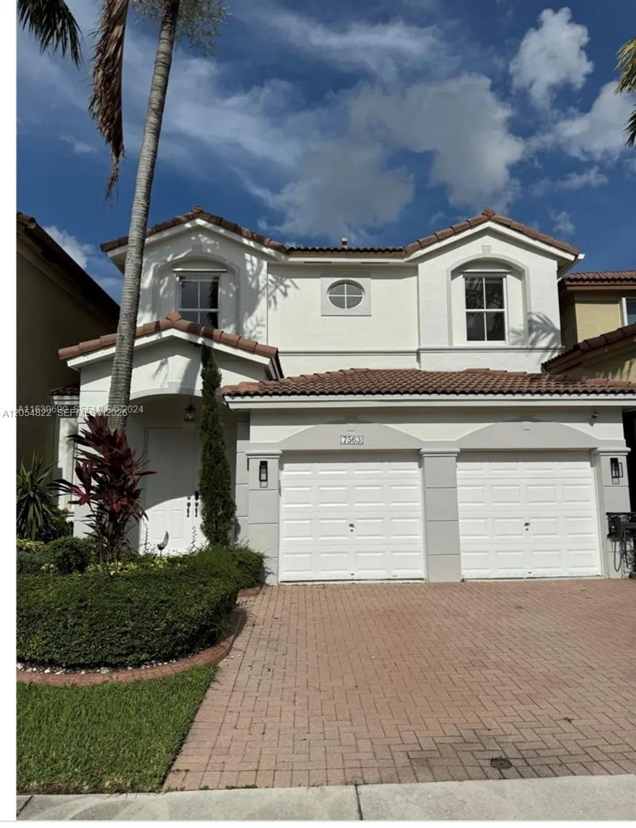 Foto de propiedad en 7563 NW 112th Place, Doral, FL 33178 Doral con MLS# 
