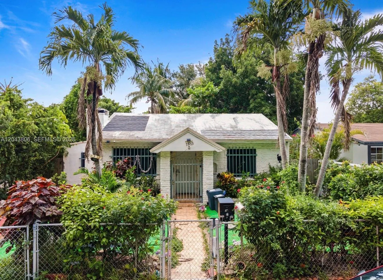 Foto de propiedad en 7573 NW 12th Court, Miami, FL 33147 Miami con MLS# 