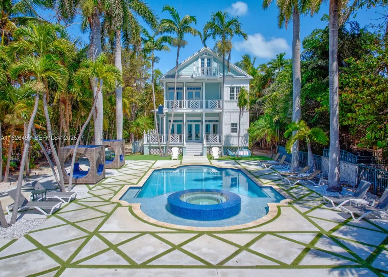 Foto de propiedad en 75761 Overseas Highway, Islamorada, FL 33036 Islamorada con MLS# 