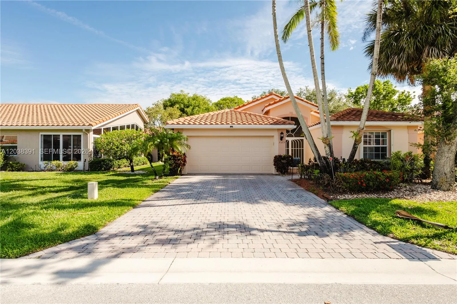 Foto de propiedad en 7577 Caprio Drive, Boynton Beach, FL 33472 Boynton Beach con MLS# 