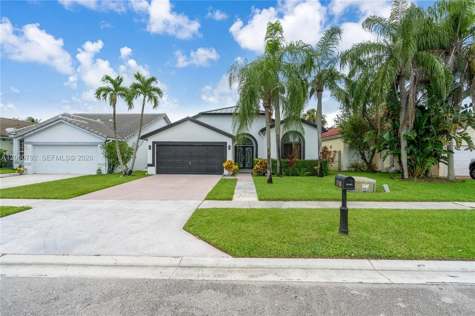 Foto de propiedad en 758 Lake Wellington Drive, Wellington, FL 33414 Wellington con MLS# 