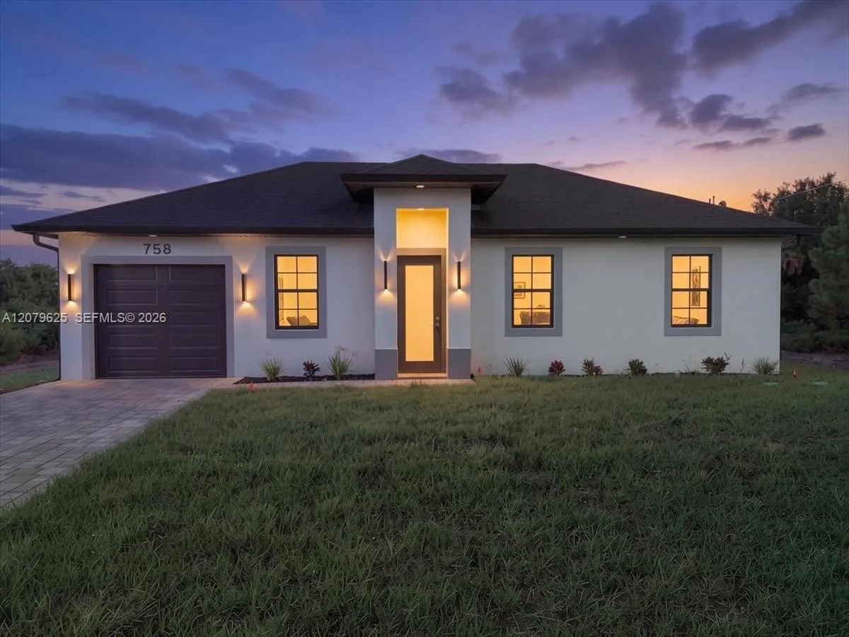En Venta 758 Long Distance Lane, Lehigh Acres, FL 33974, Lehigh Acres, FL 33974