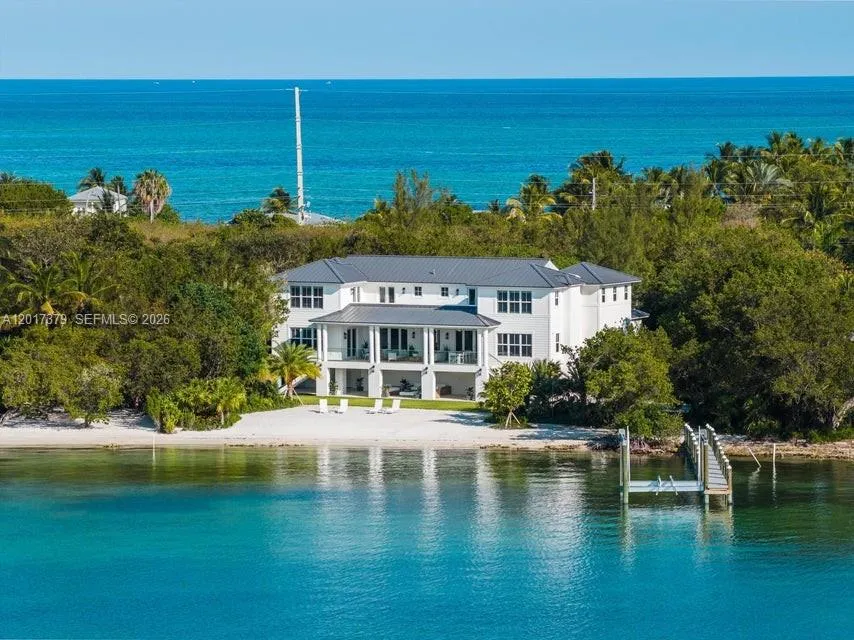Foto de propiedad en 75840 Overseas Highway, Islamorada, FL 33036 Islamorada con MLS# 