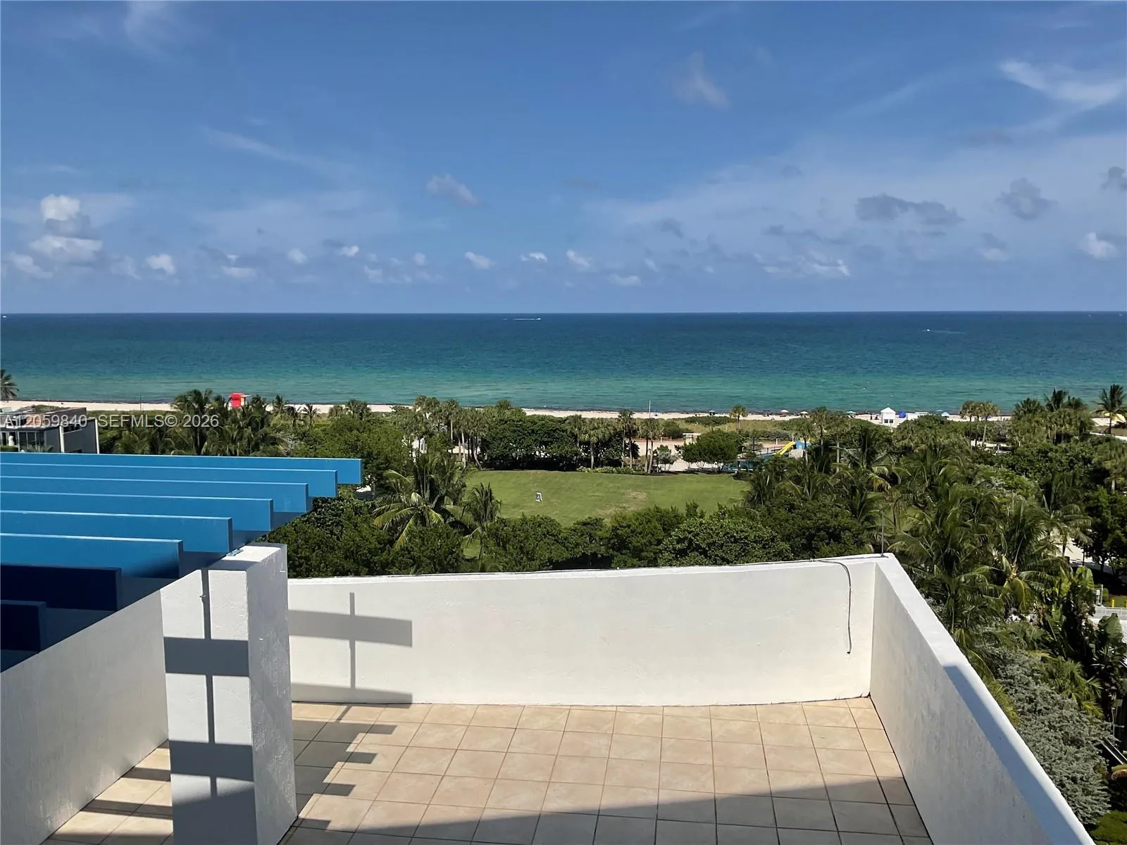 Foto de propiedad en 7600 Collins Avenue 1008, Miami Beach, FL 33141 Miami Beach con MLS# 