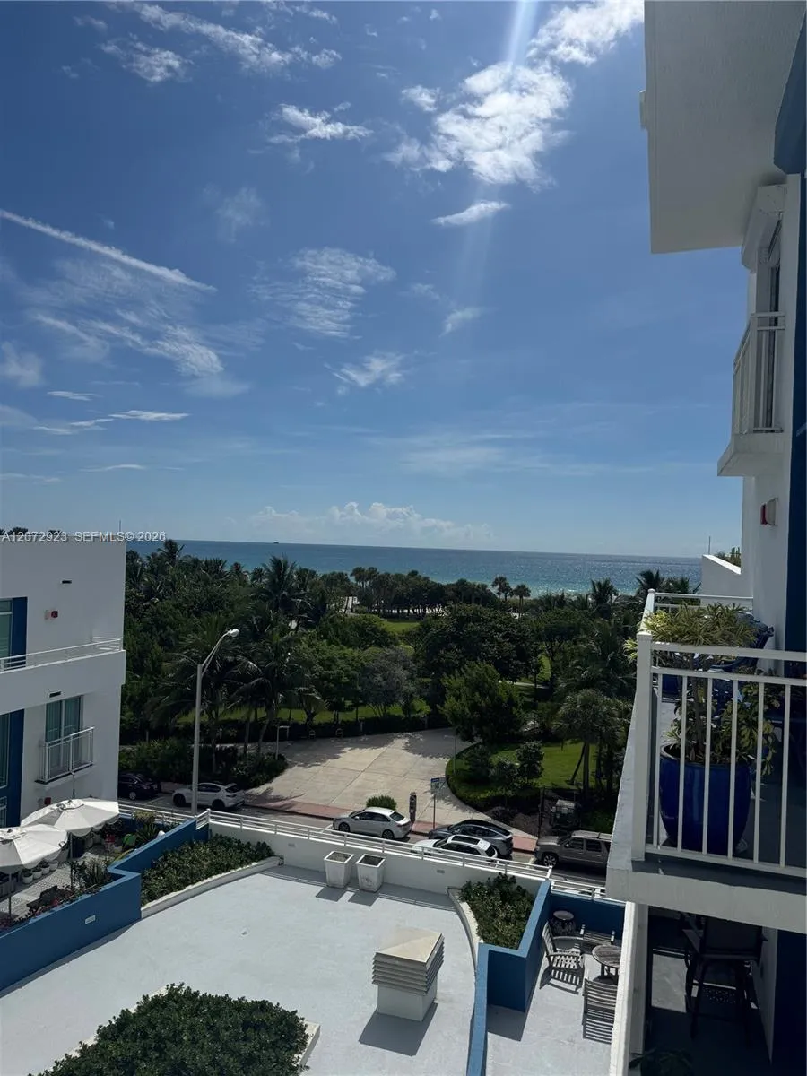 Foto de propiedad en 7600 Collins Avenue 703, Miami Beach, FL 33141 Miami Beach con MLS# 