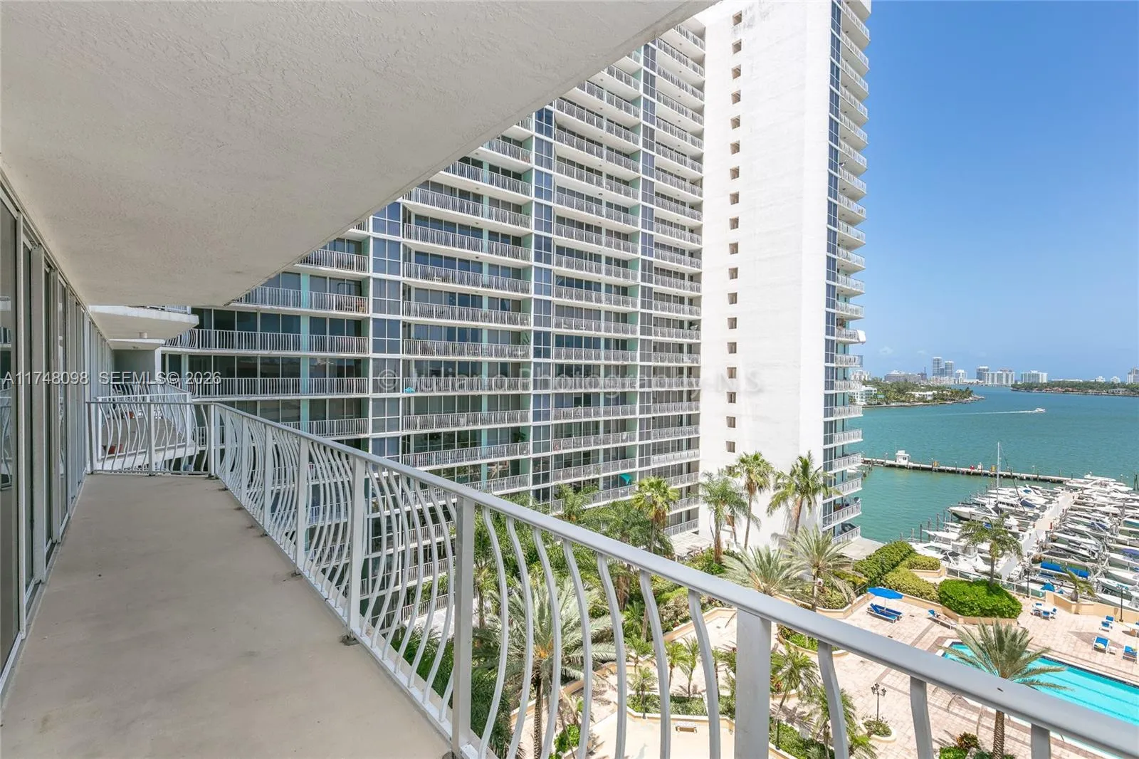 Foto de propiedad en 7601 E Treasure Drive 1108, North Bay Village, FL 33141 North Bay Village con MLS# 