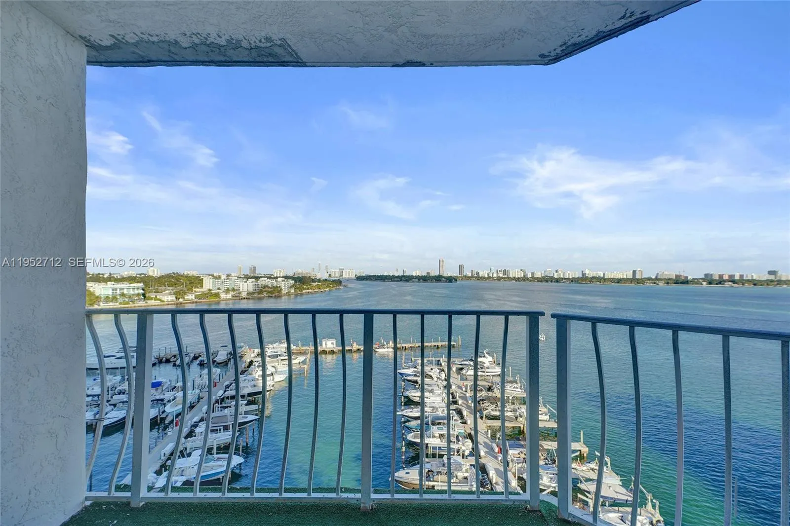 Foto de propiedad en 7601 E Treasure Drive 1120, North Bay Village, FL 33141 North Bay Village con MLS# 