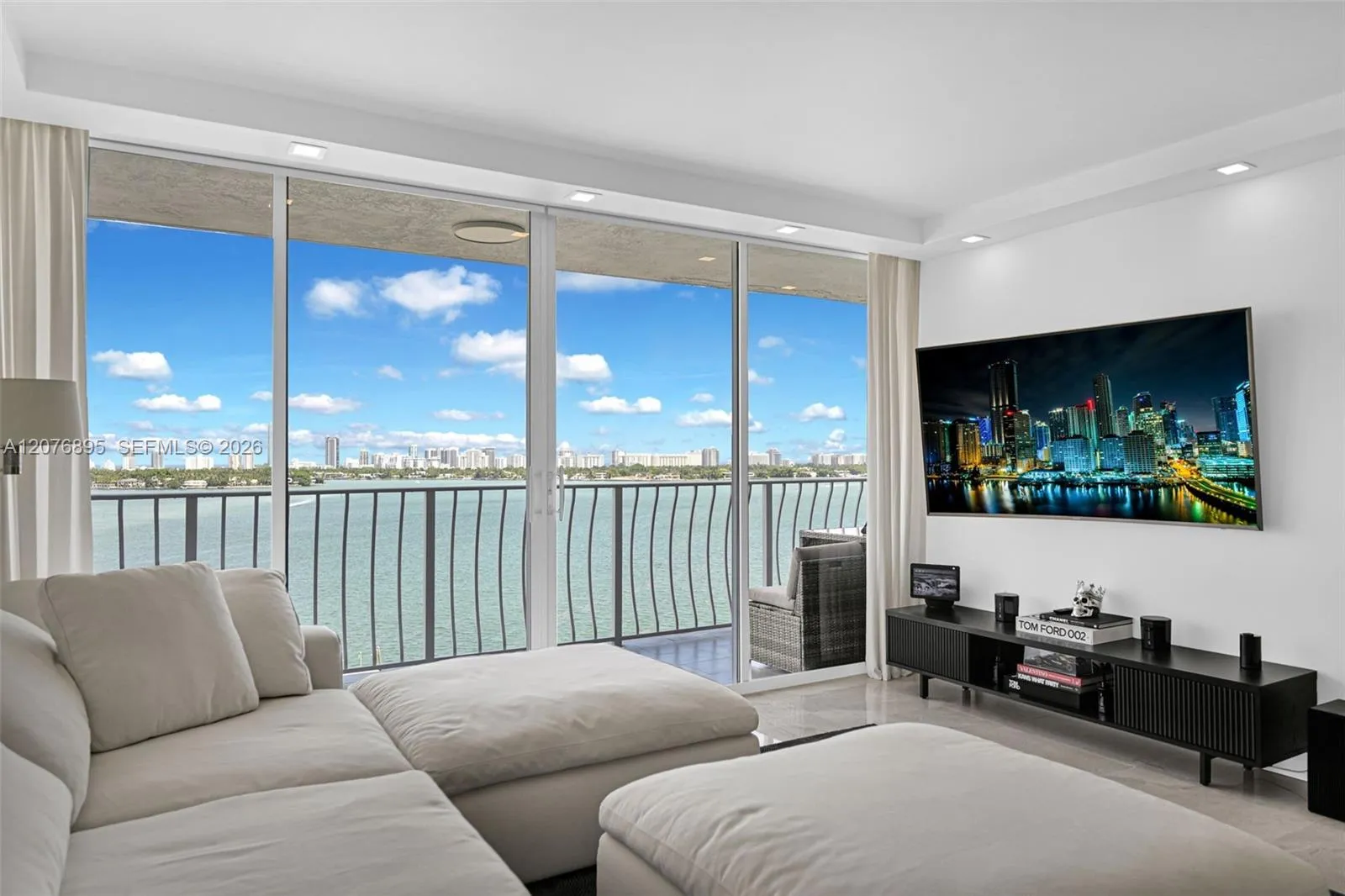Foto de propiedad en 7601 E Treasure Drive 1419, North Bay Village, FL 33141 North Bay Village con MLS# 