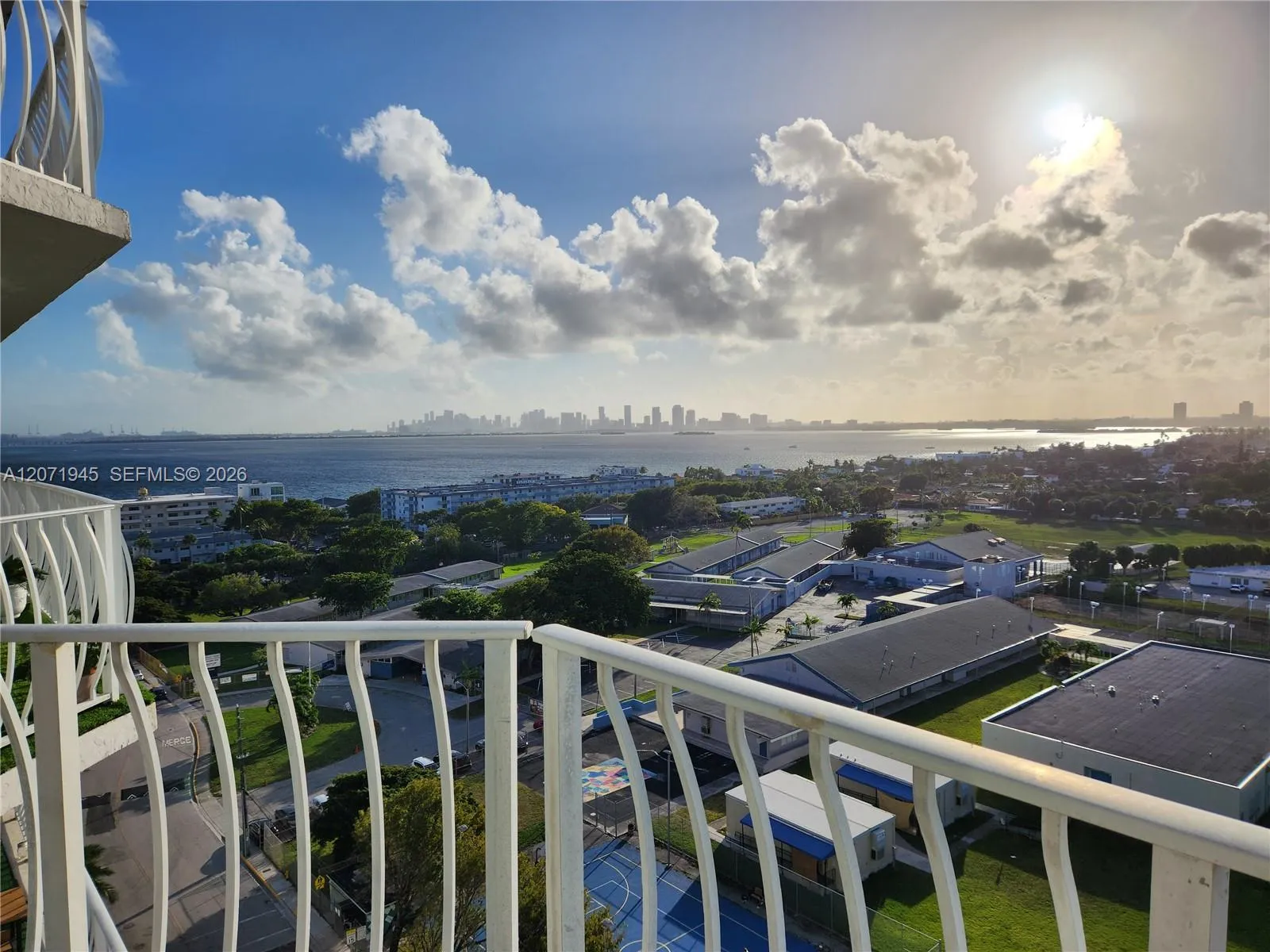 Foto de propiedad en 7601 E Treasure Drive 1501, North Bay Village, FL 33141 North Bay Village con MLS# 