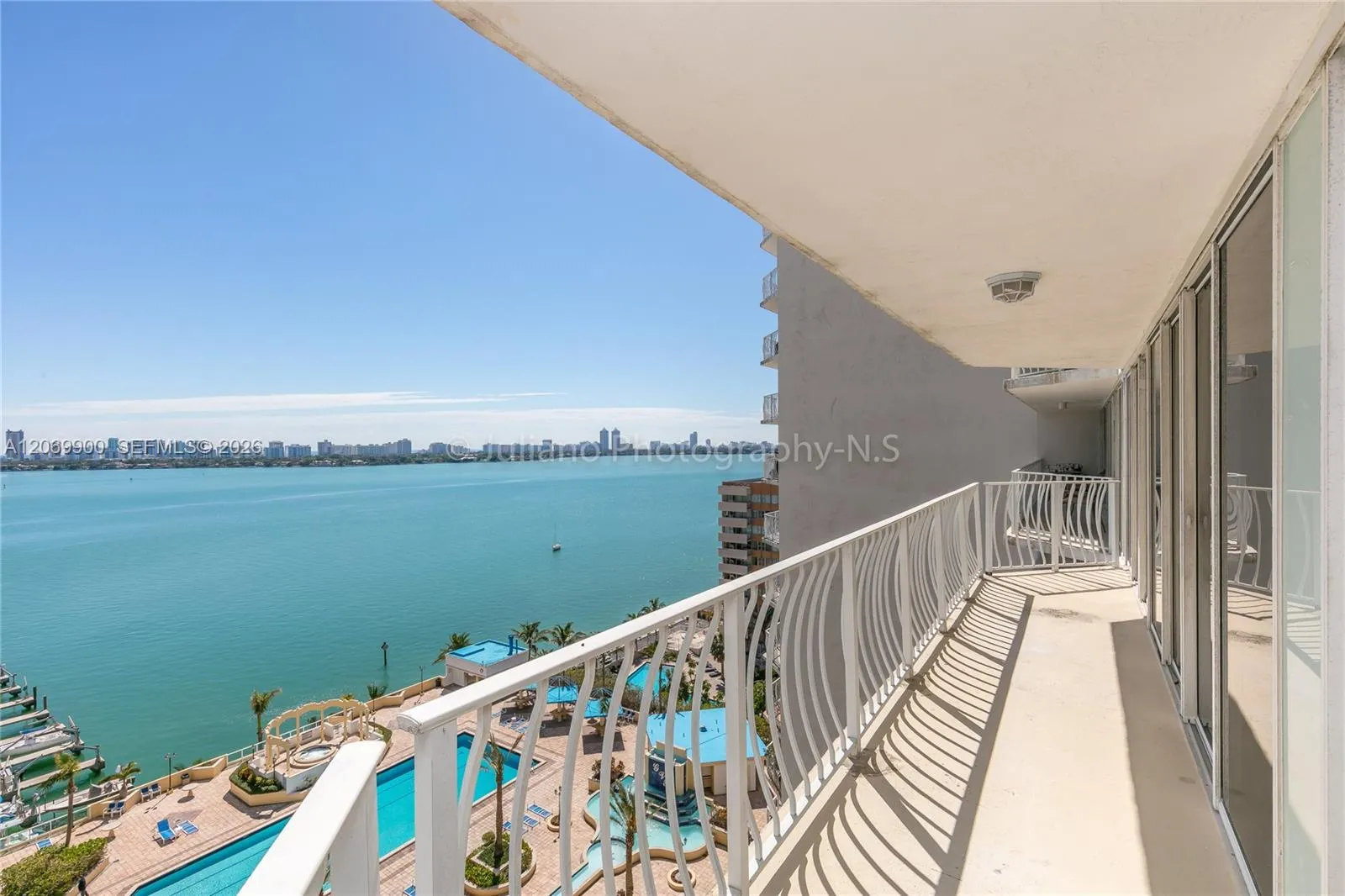 Foto de propiedad en 7601 E Treasure Drive 1509, North Bay Village, FL 33141 North Bay Village con MLS# 