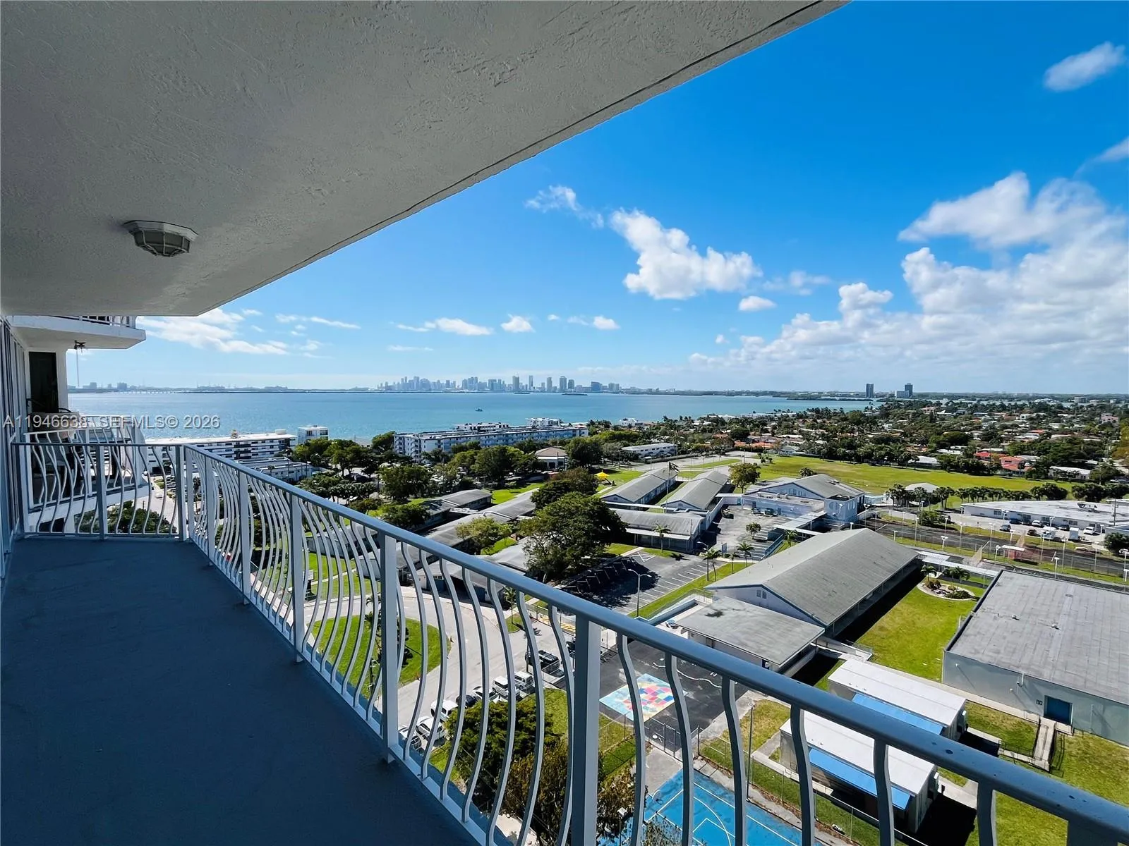 Foto de propiedad en 7601 E Treasure Drive 1604, North Bay Village, FL 33141 North Bay Village con MLS# 