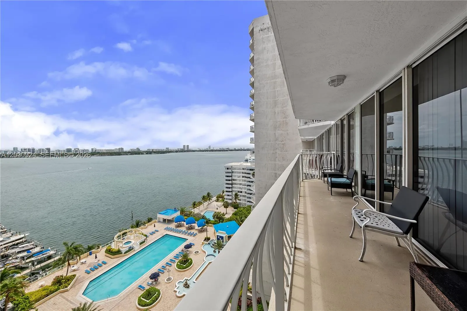 Foto de propiedad en 7601 E Treasure Drive 1710, North Bay Village, FL 33141 North Bay Village con MLS# 