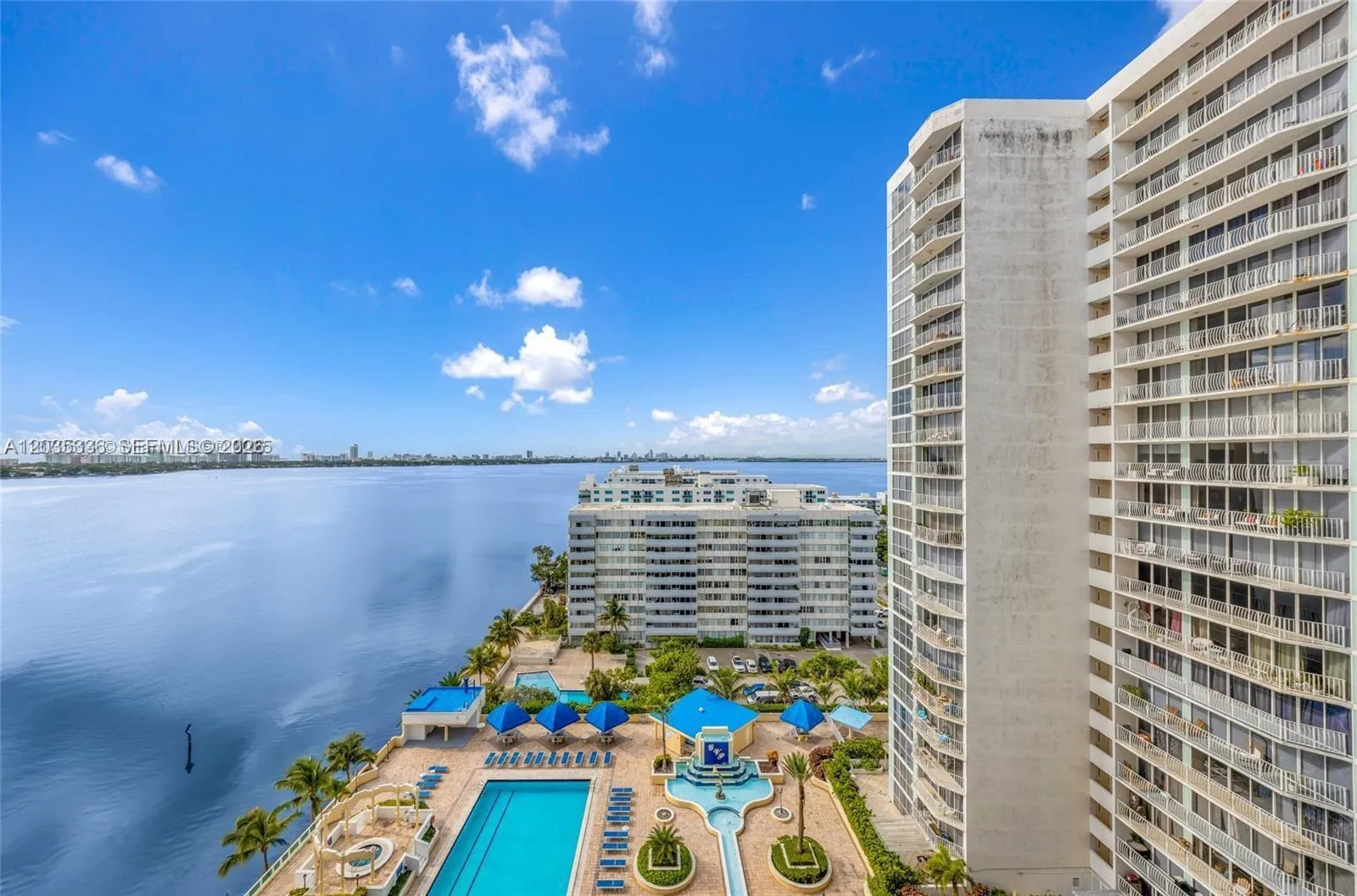 Foto de propiedad en 7601 E Treasure Drive 1722, North Bay Village, FL 33141 North Bay Village con MLS# 