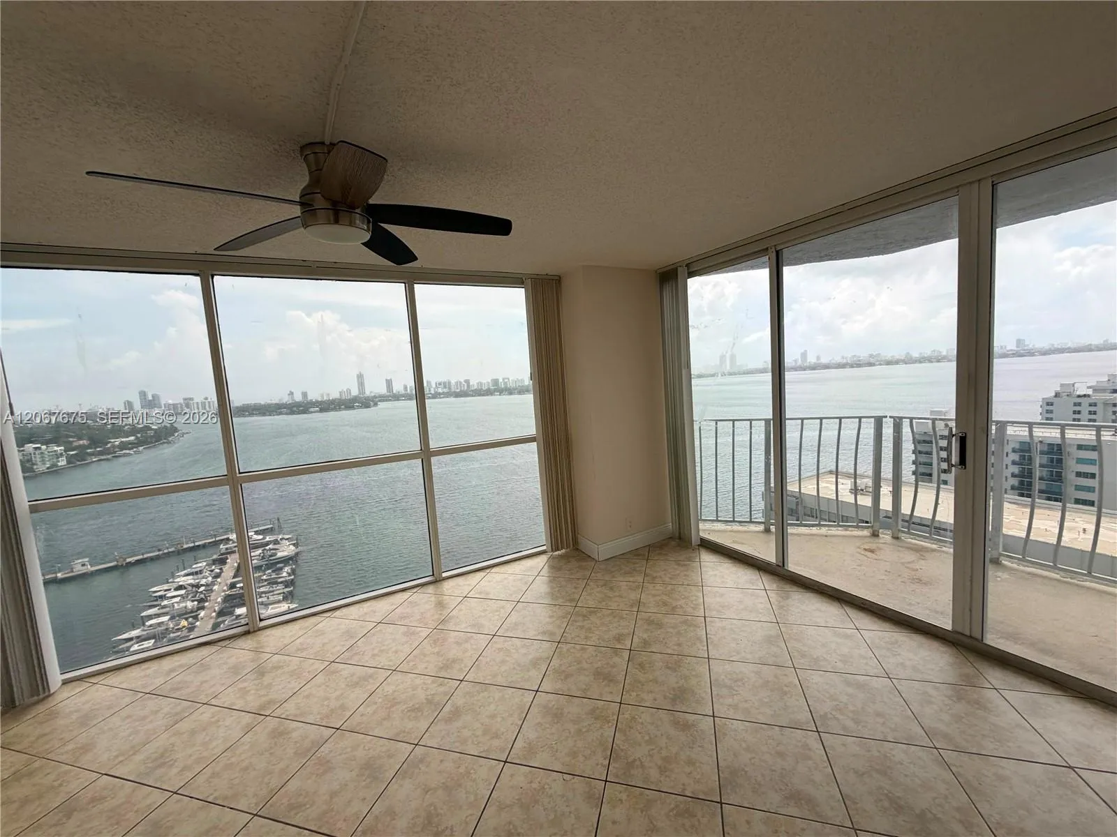 Foto de propiedad en 7601 E Treasure Drive 2007, North Bay Village, FL 33141 North Bay Village con MLS# 