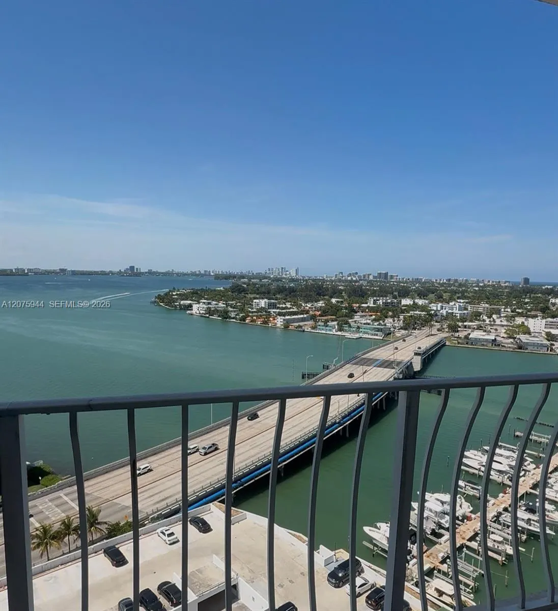 Foto de propiedad en 7601 E Treasure Drive 2115, North Bay Village, FL 33141 North Bay Village con MLS# 