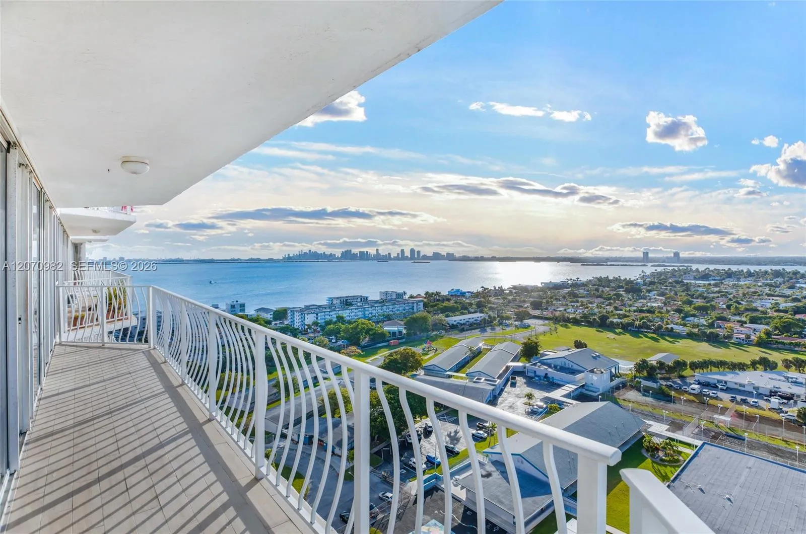 Foto de propiedad en 7601 E Treasure Drive 2203, North Bay Village, FL 33141 North Bay Village con MLS# 