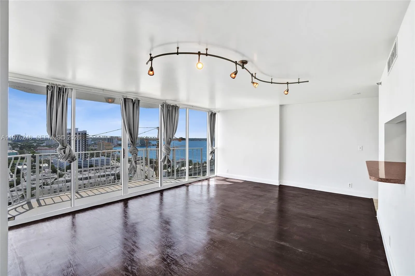 Foto de propiedad en 7601 E Treasure Drive 2205, North Bay Village, FL 33141 North Bay Village con MLS# 