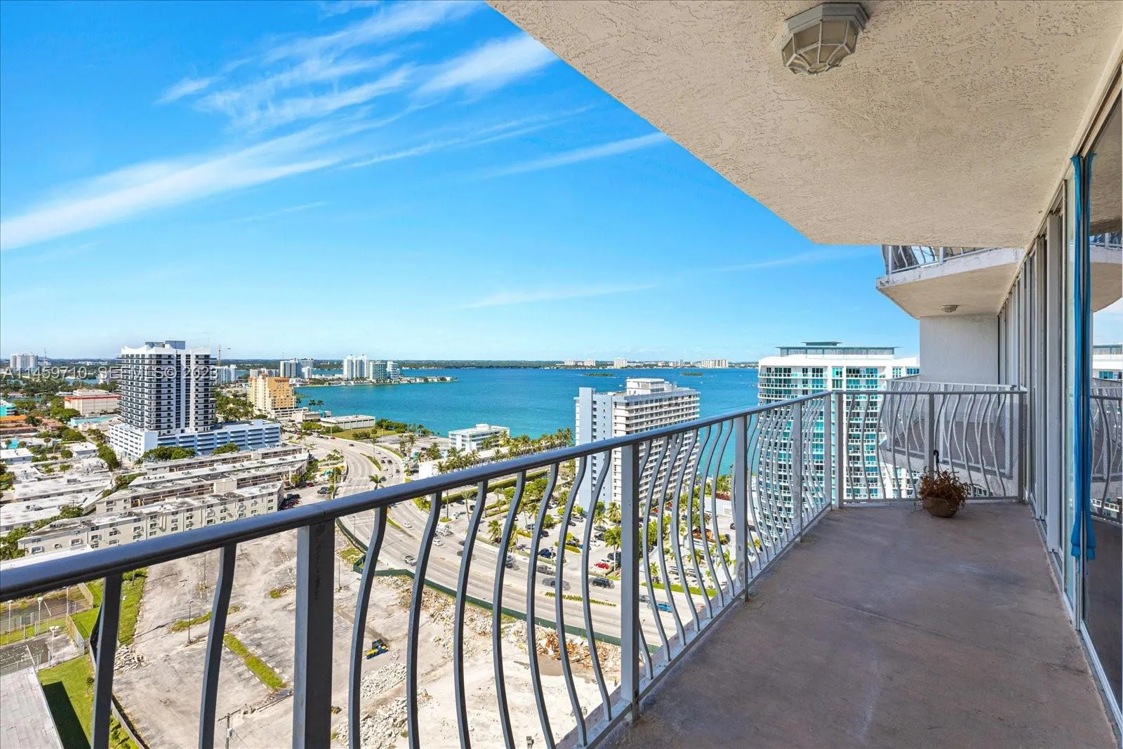 Foto de propiedad en 7601 E Treasure Drive 2404, North Bay Village, FL 33141 North Bay Village con MLS# 