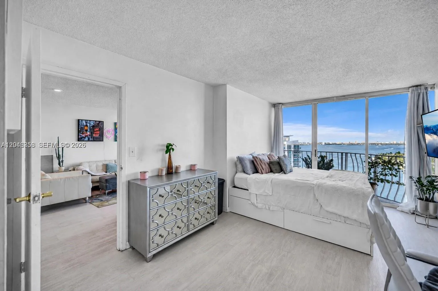 Foto de propiedad en 7601 E Treasure Drive 2412, North Bay Village, FL 33141 North Bay Village con MLS# 