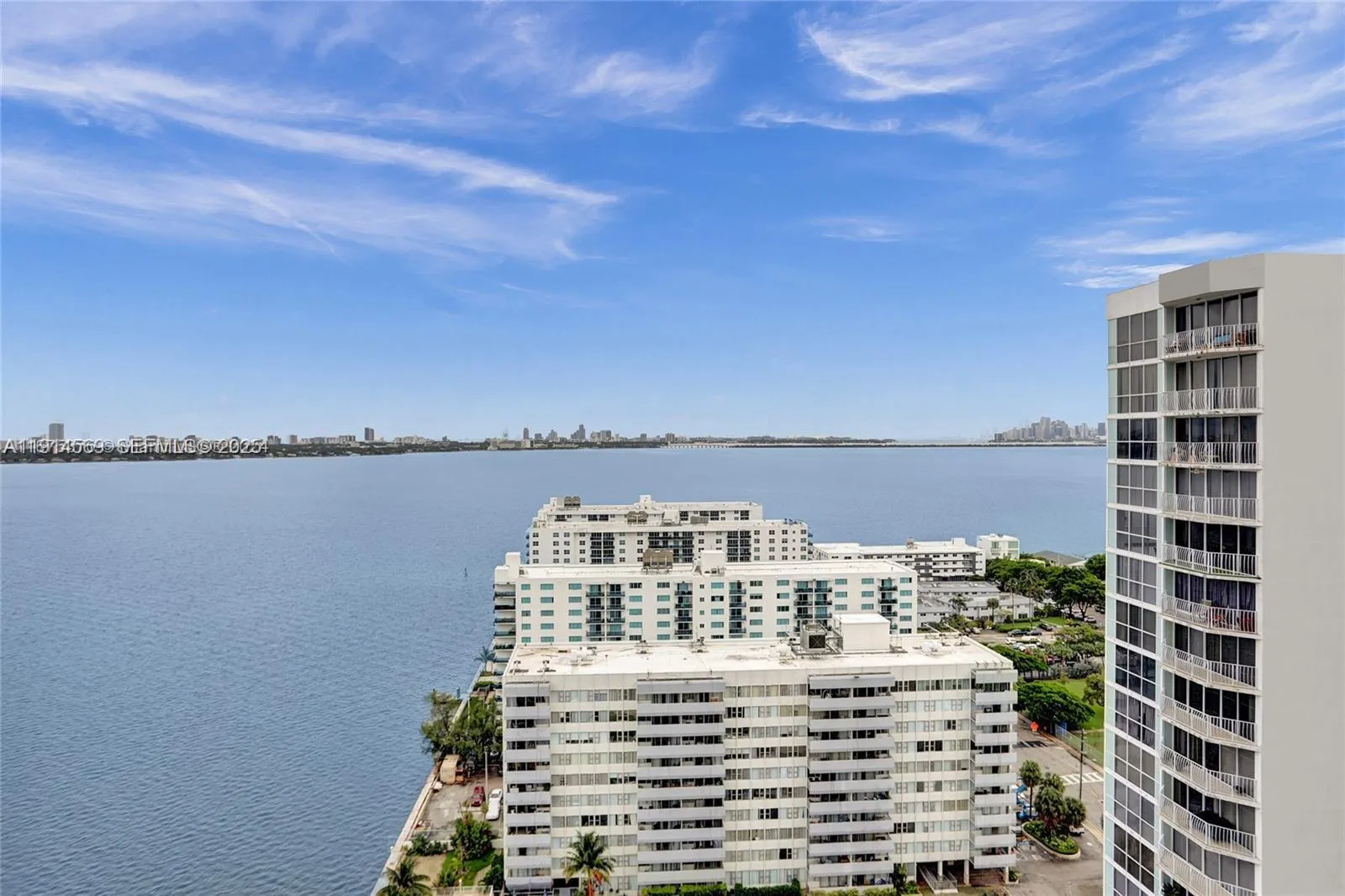 Foto de propiedad en 7601 E Treasure Drive 2421, North Bay Village, FL 33141 North Bay Village con MLS# 