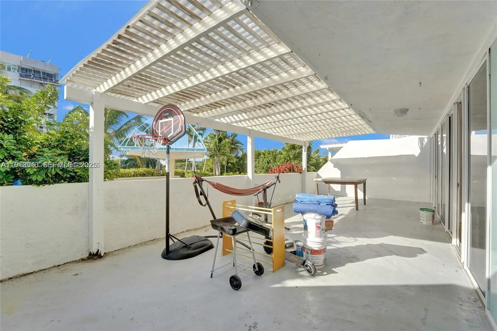 Foto de propiedad en 7601 E Treasure Drive 406, North Bay Village, FL 33141 North Bay Village con MLS# 