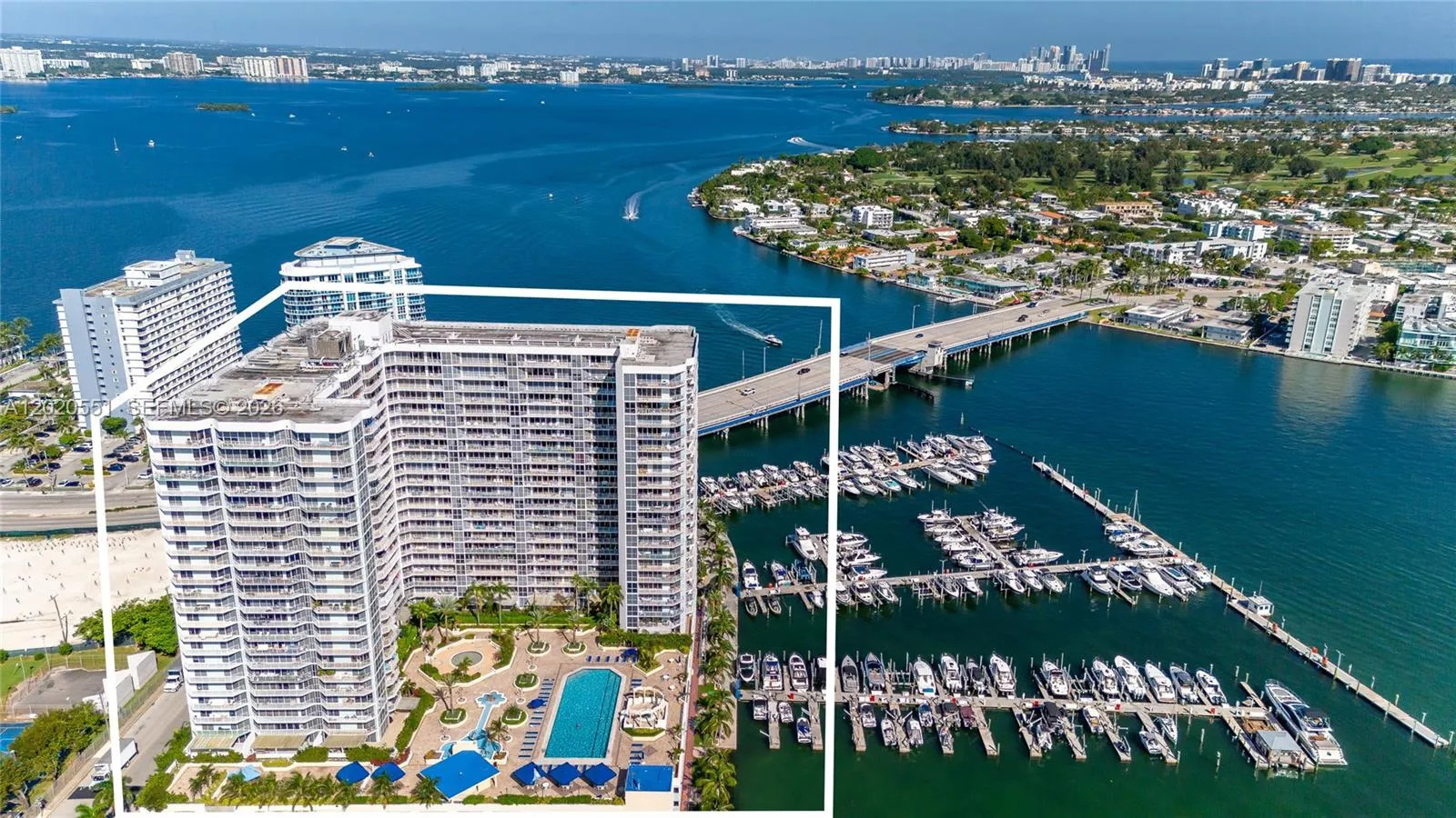 Foto de propiedad en 7601 E Treasure Drive 623, North Bay Village, FL 33141 North Bay Village con MLS# 