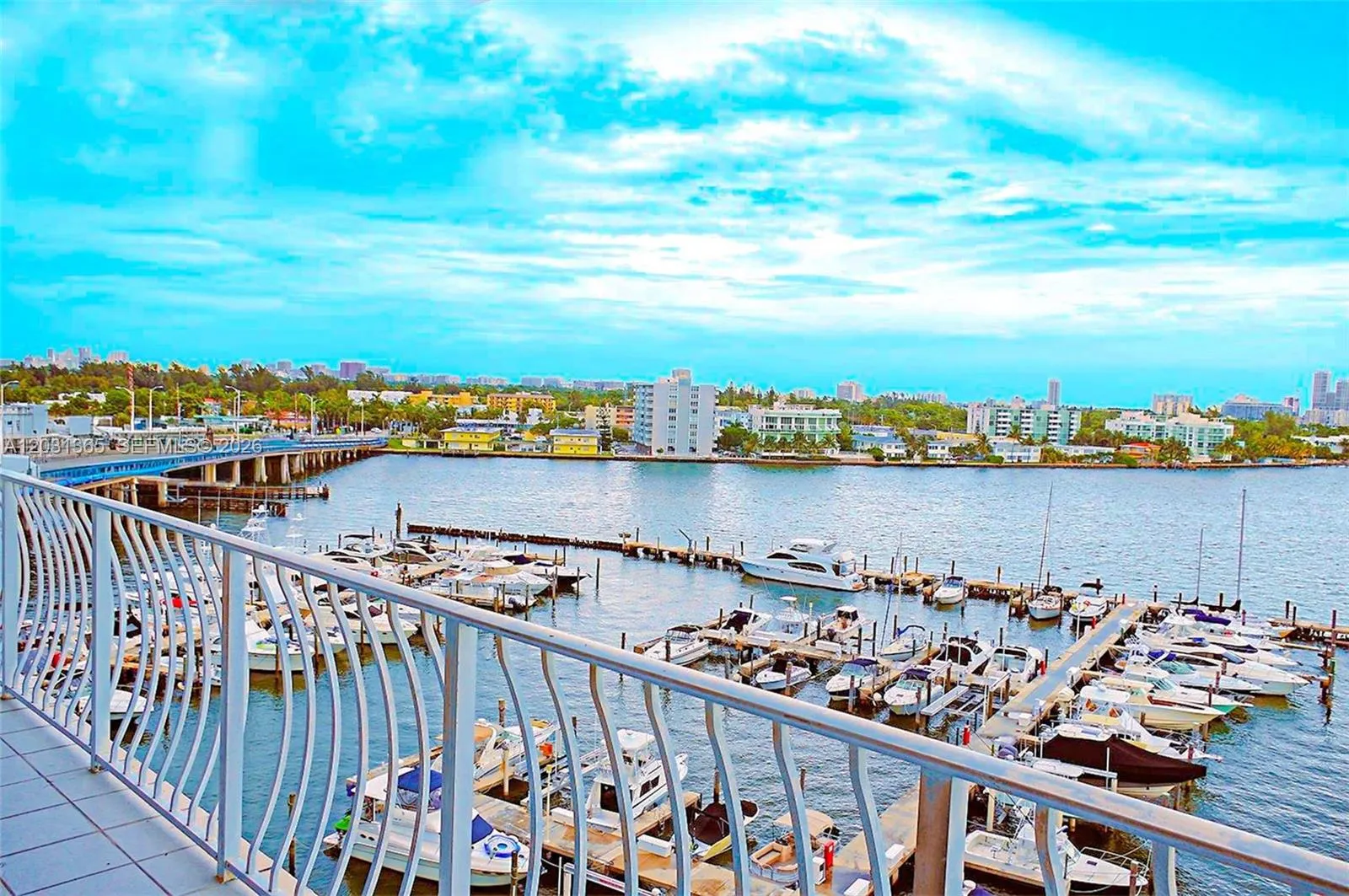 Foto de propiedad en 7601 E Treasure Drive 919, North Bay Village, FL 33141 North Bay Village con MLS# 
