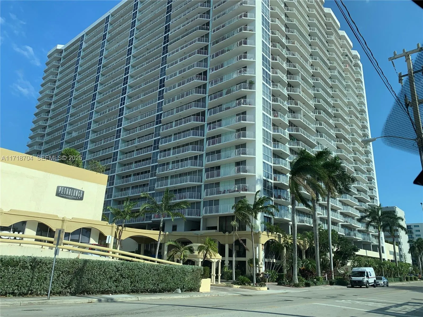 Foto de propiedad en 7601 E Treasure Drive CU-5, North Bay Village, FL 33141 North Bay Village con MLS# 