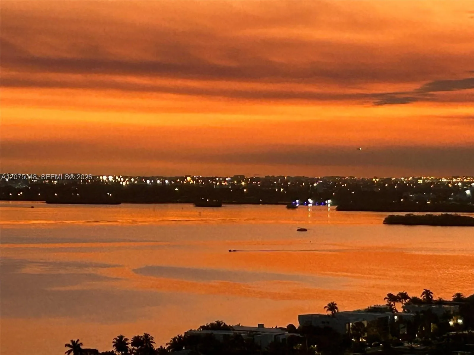 Foto de propiedad en 7601 E Treasure Drive PH206, North Bay Village, FL 33141 North Bay Village con MLS# 