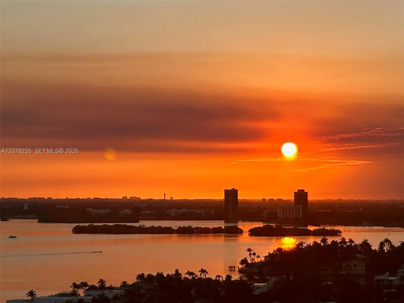 Foto de propiedad en 7601 E Treasure Drive PH206, North Bay Village, FL 33141 North Bay Village con MLS# 