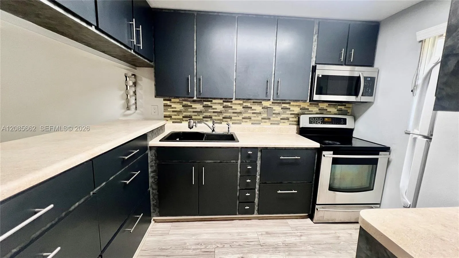 Foto de propiedad en 7610 Stirling Road 103B, Davie, FL 33024 Davie con MLS# 