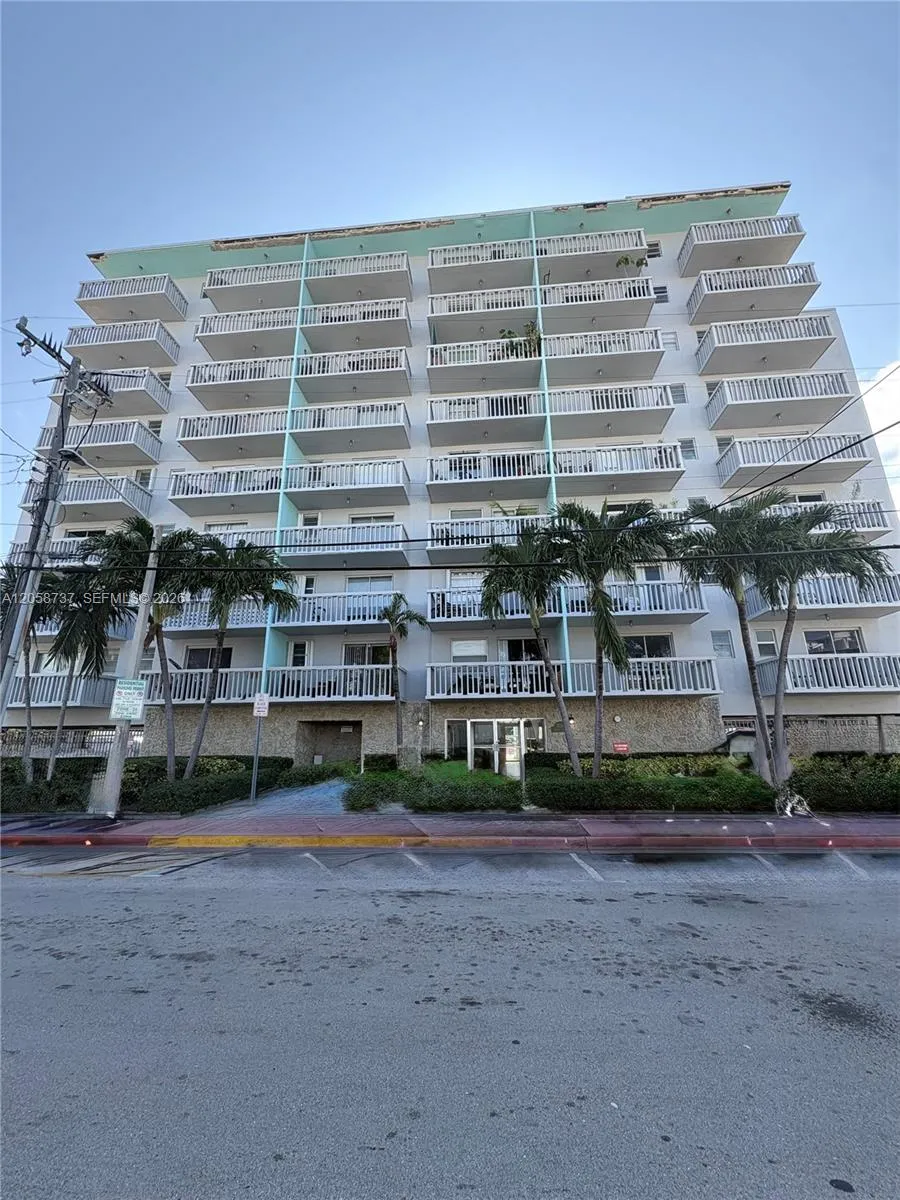 Foto de propiedad en 7620 Carlyle Avenue 502, Miami Beach, FL 33141 Miami Beach con MLS# 