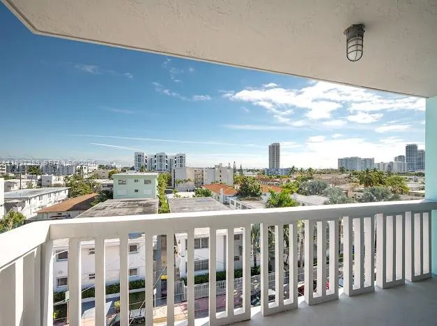 Foto de propiedad en 7620 Carlyle Avenue 606, Miami Beach, FL 33141 Miami Beach con MLS# 