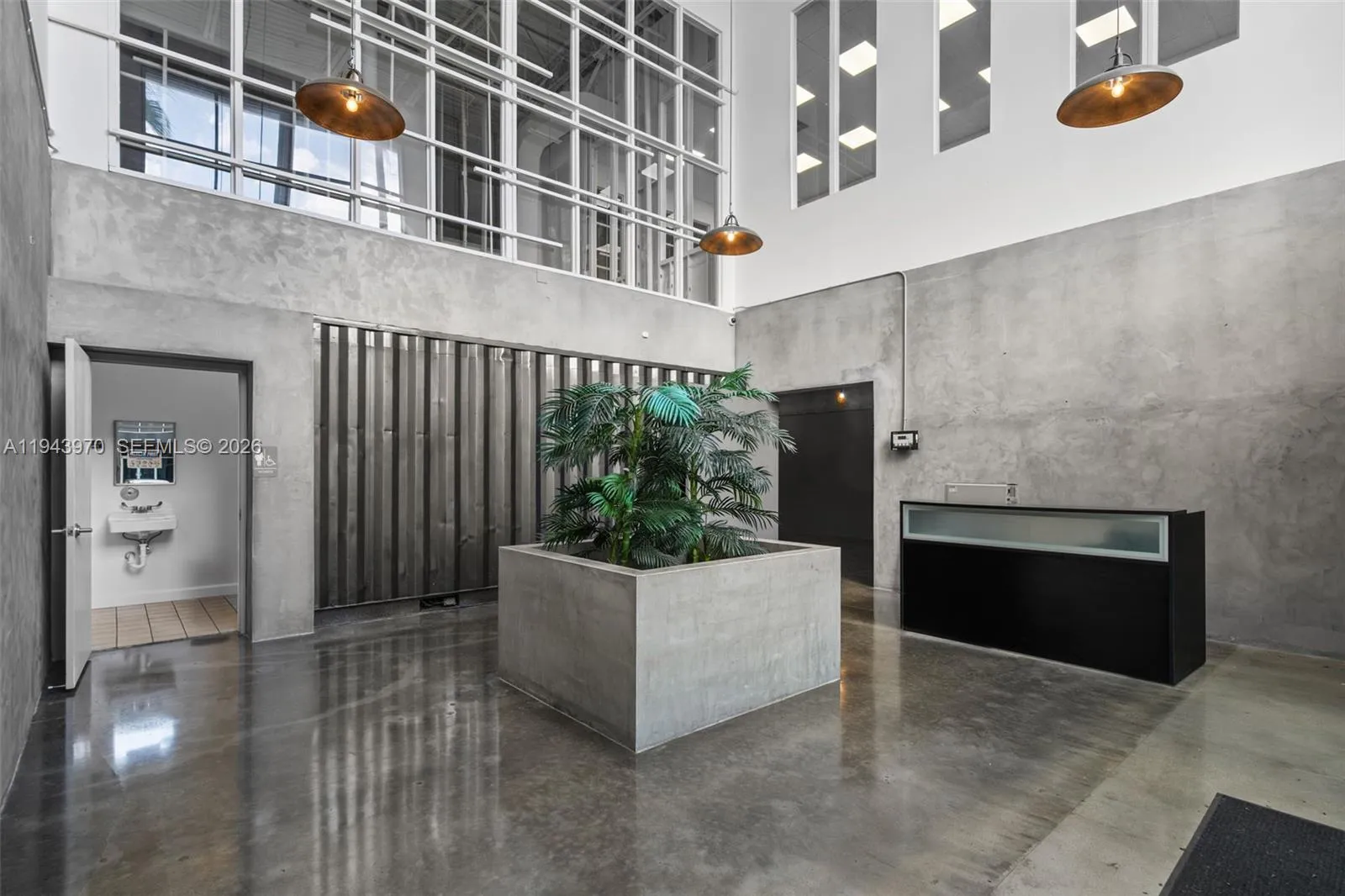 Foto de propiedad en 7620 NW 25th Street 4, Miami, FL 33122 Miami con MLS# 