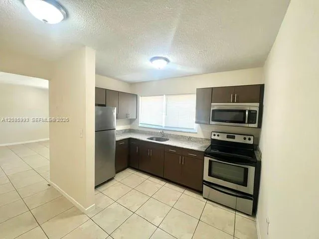 En Renta 7626 NE 6th Court 5, Miami, FL 33138, Miami, FL 33138
