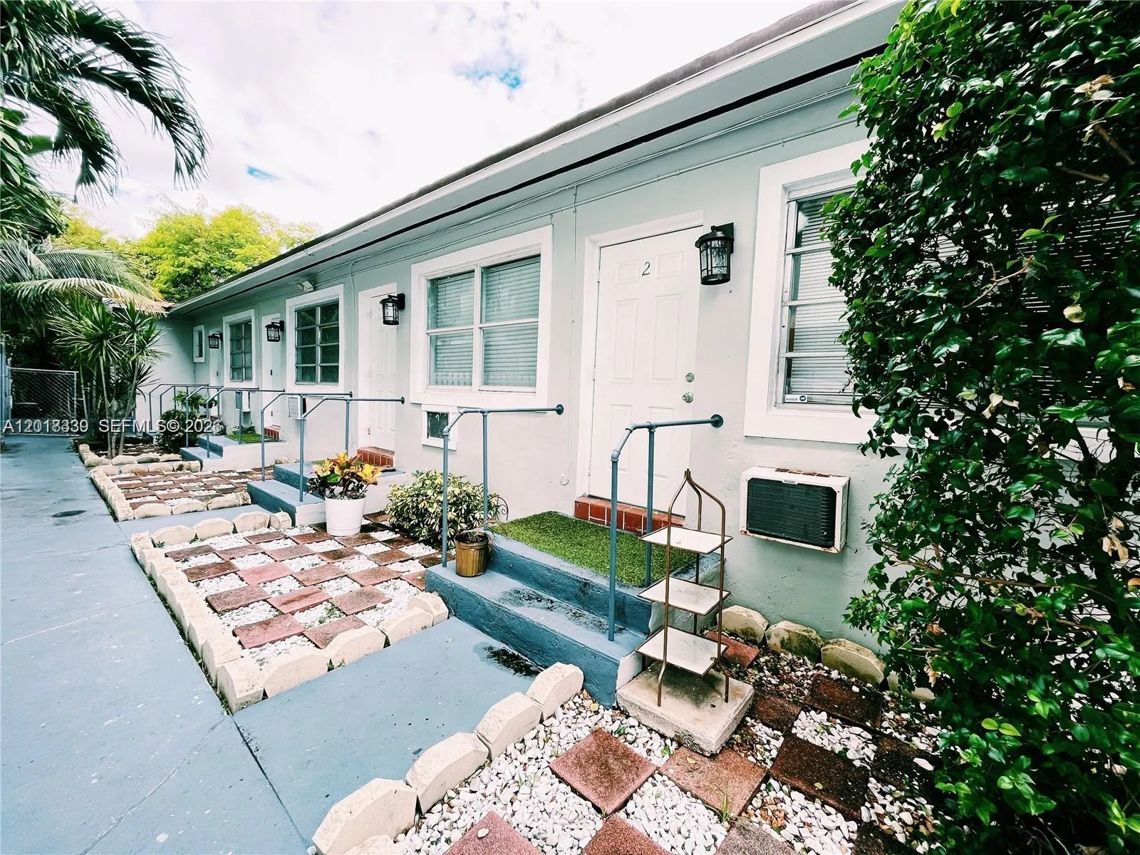 Foto de propiedad en 7630 Byron Avenue, Miami Beach, FL 33141 Miami Beach con MLS# 