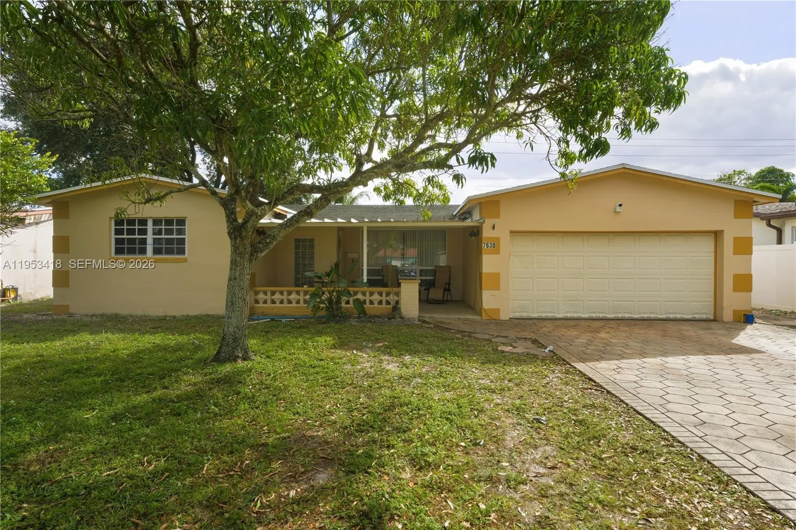 Foto de propiedad en 7630 Embassy Boulevard, Miramar, FL 33023 Miramar con MLS# 