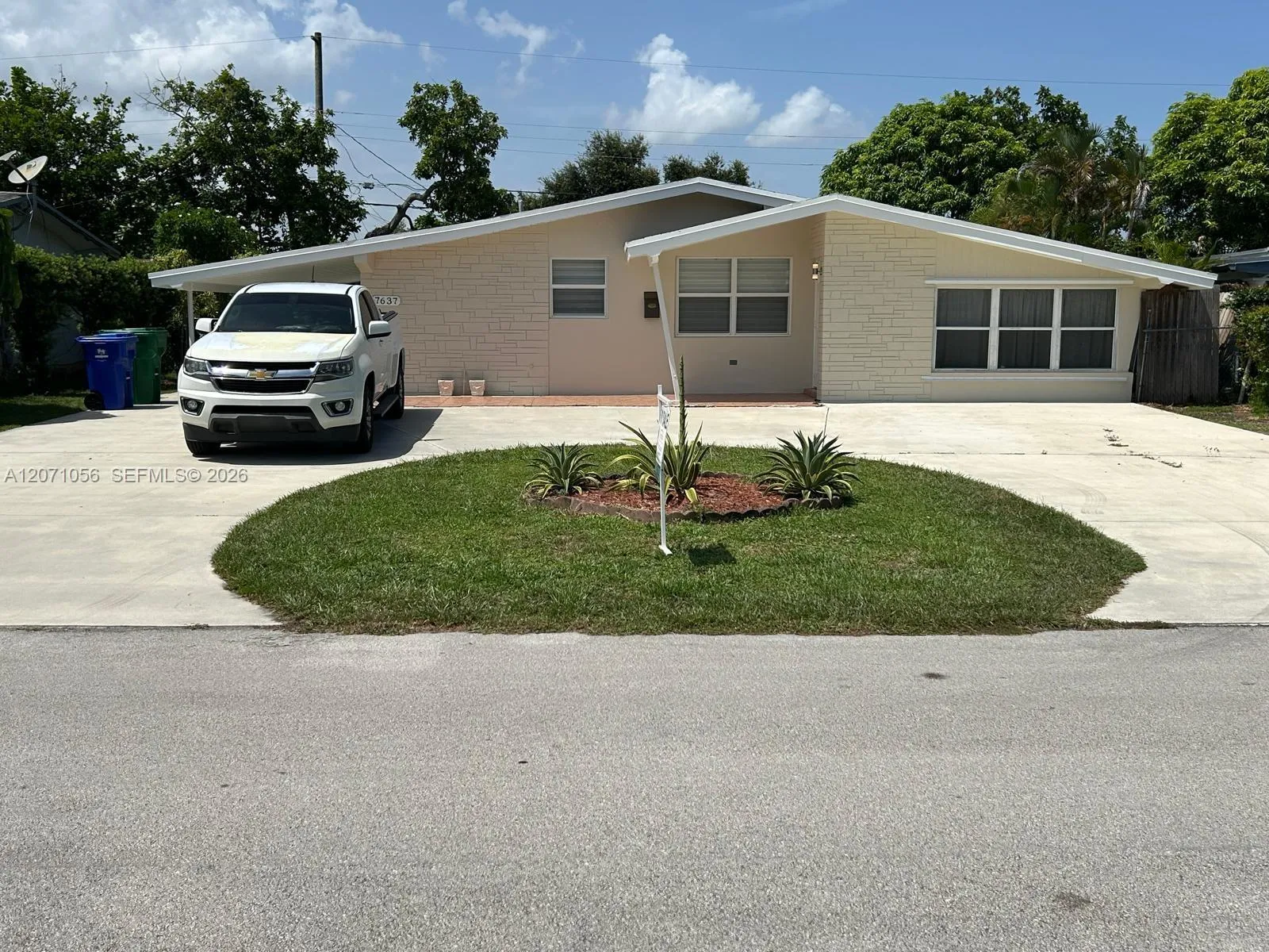 Foto de propiedad en 7637 Ramona Street, Miramar, FL 33023 Miramar con MLS# 