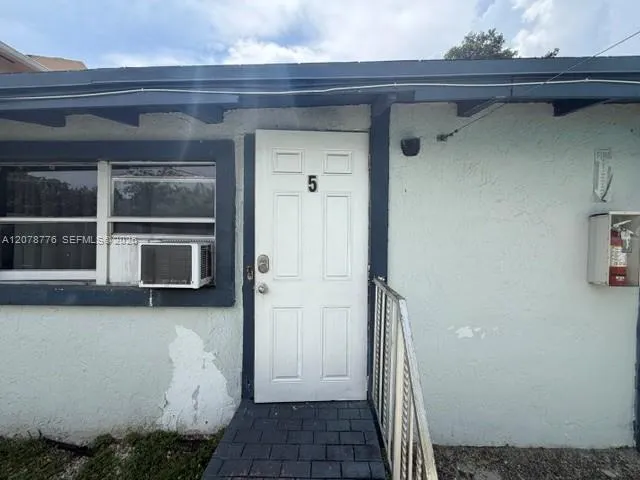 Foto de propiedad en 7638 N Miami Avenue 5, Miami, FL 33150 Miami con MLS# 